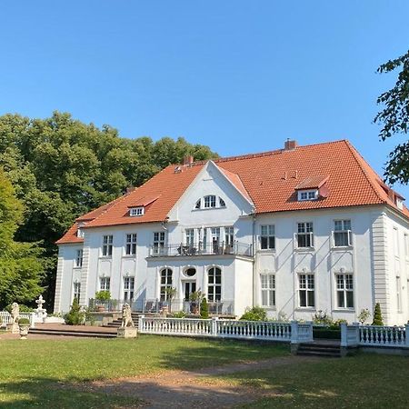 Schloss Badow Ngoại thất bức ảnh