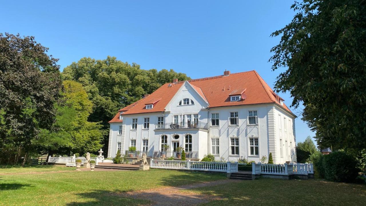 Schloss Badow Ngoại thất bức ảnh